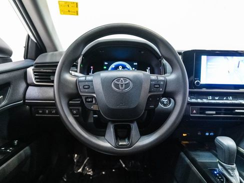 Used 2025 Toyota Camry LE FWD image 16