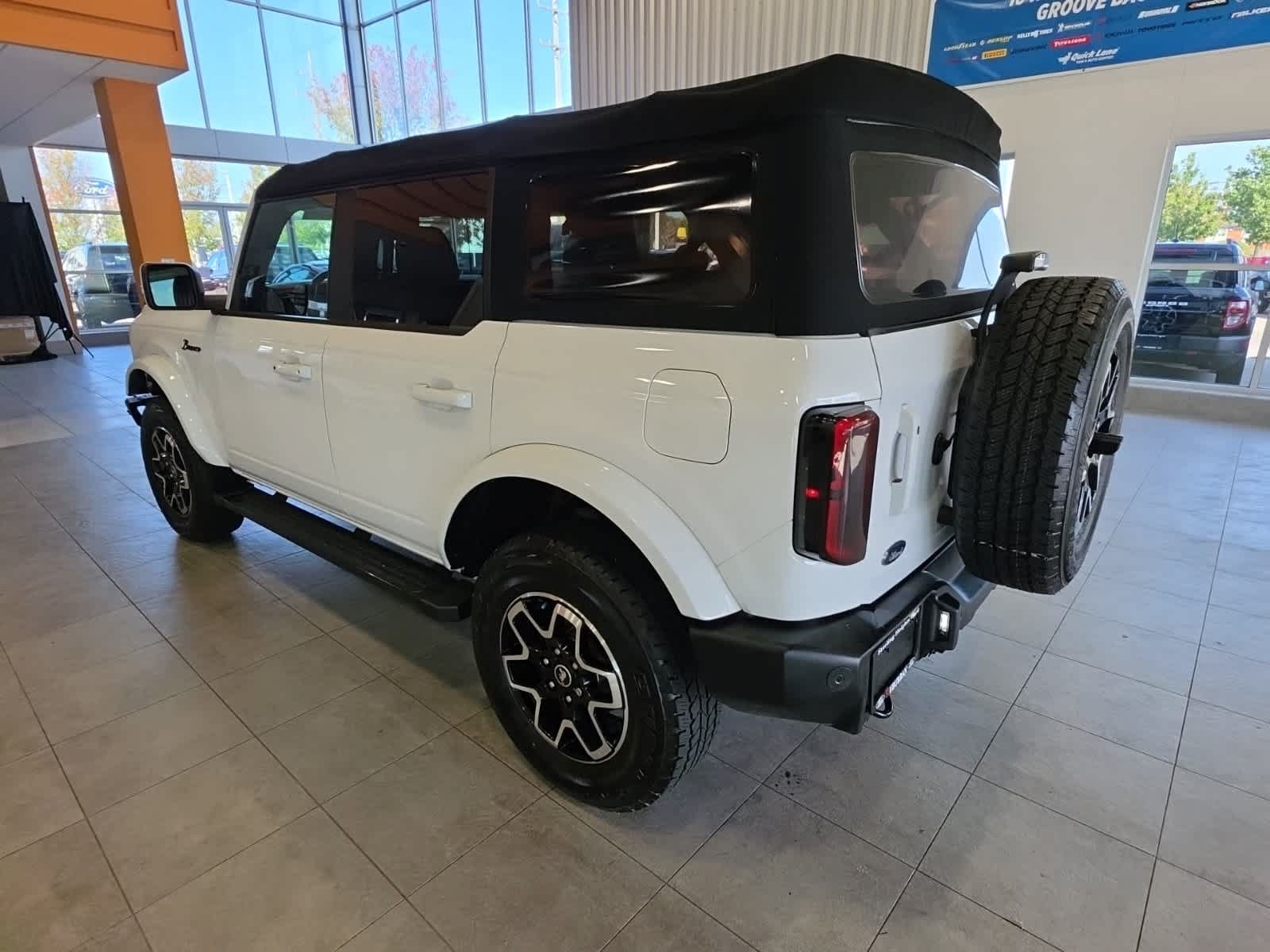 Used 2022 Ford Bronco Outer Banks AWD/4WD image 11