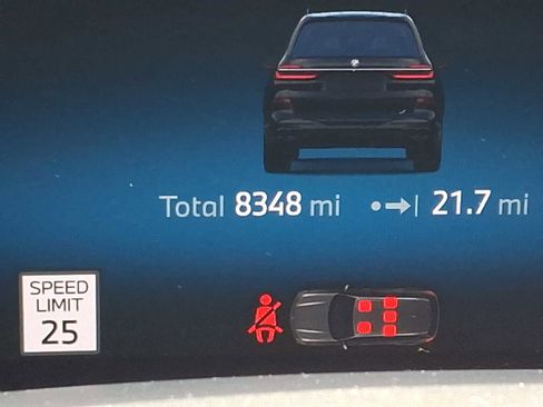 Used 2025 BMW X7 M60i image 21