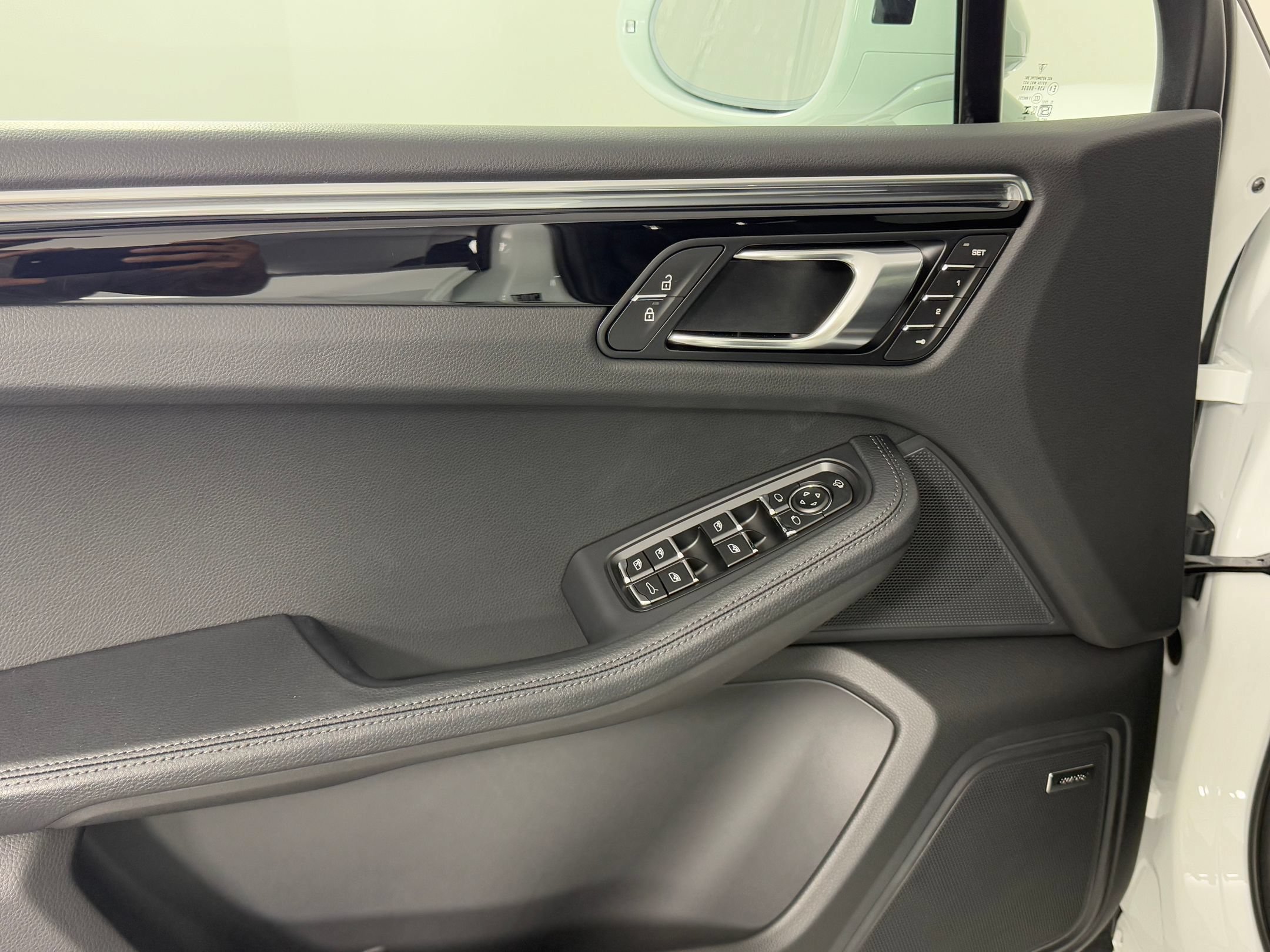 Certified 2026 Porsche Macan AWD/4WD image 28