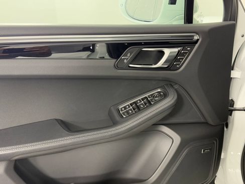 Certified 2026 Porsche Macan AWD/4WD image 28