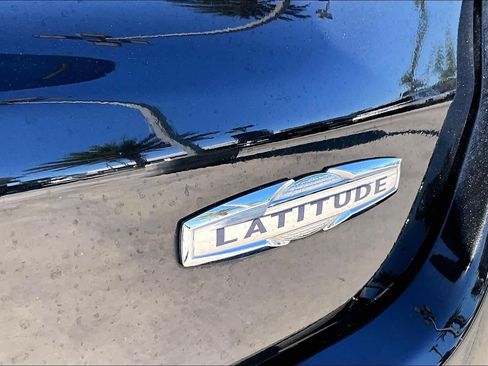 Used 2018 Jeep Compass Latitude w/ Popular Equipment Group image 10