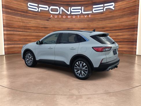 Used 2022 Ford Escape Titanium w/ Class II Trailer Tow Package image 3