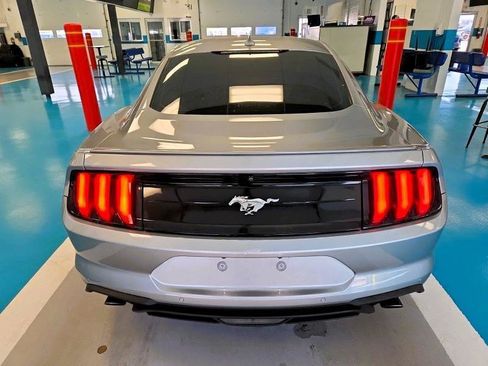 Used 2020 Ford Mustang Premium RWD image 5
