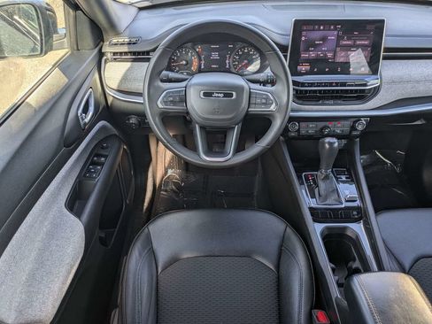 Used 2024 Jeep Compass Latitude AWD/4WD image 16