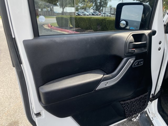 Used 2017 Jeep Wrangler Unlimited Sahara AWD/4WD image 11