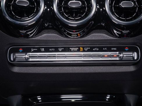 New 2026 Mercedes-Benz GLB 250 4MATIC image 18