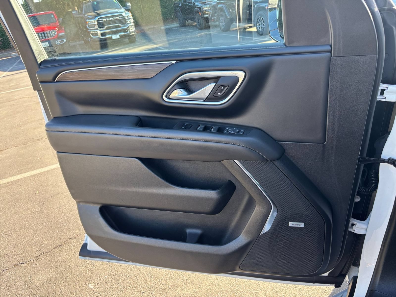 Used 2024 Chevrolet Tahoe LT w/ Luxury Package RWD image 18