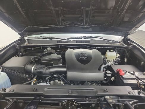 Used 2021 Toyota Tacoma TRD Off-Road image 31