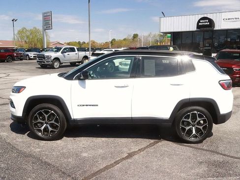 Used 2025 Jeep Compass Limited image 4