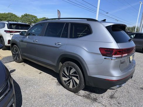 Used 2024 Volkswagen Atlas SE image 4