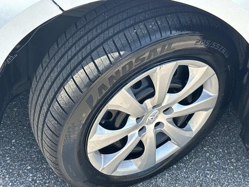 Used 2021 Toyota Corolla LE FWD image 9