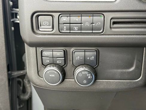 Used 2022 Chevrolet Suburban RST w/ Luxury Package image 23