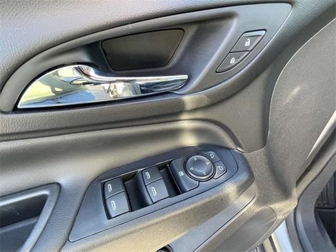 Certified 2019 Chevrolet Equinox LT image 17