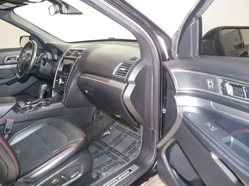 Used 2018 Ford Explorer Sport w/ Equipment Group 401A AWD/4WD image 46