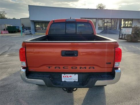 Used 2016 Toyota Tacoma SR5 image 9