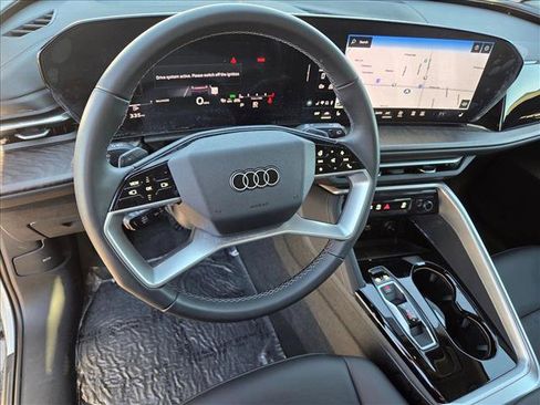 Certified 2025 Audi Q5 Premium w/ Convenience Package image 10