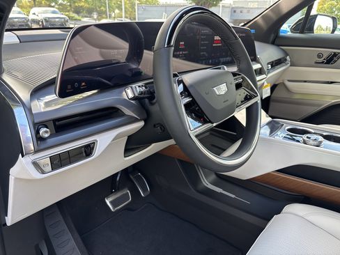 New 2026 Cadillac Vistiq Sport image 24