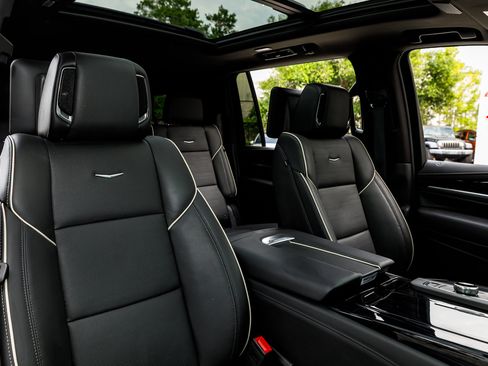 Used 2024 Cadillac Escalade ESV Sport w/ LPO, ONYX Package AWD/4WD image 21