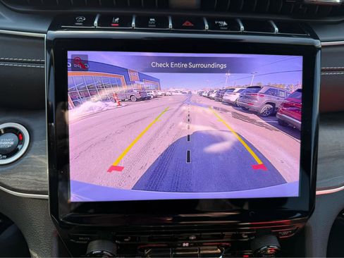 Used 2025 Jeep Grand Cherokee L Limited AWD/4WD image 19
