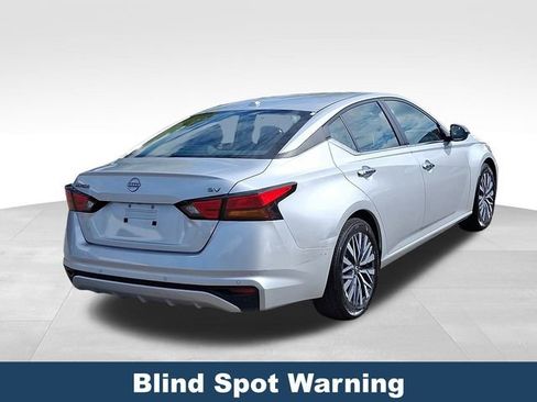 Used 2024 Nissan Altima 2.5 SV image 7