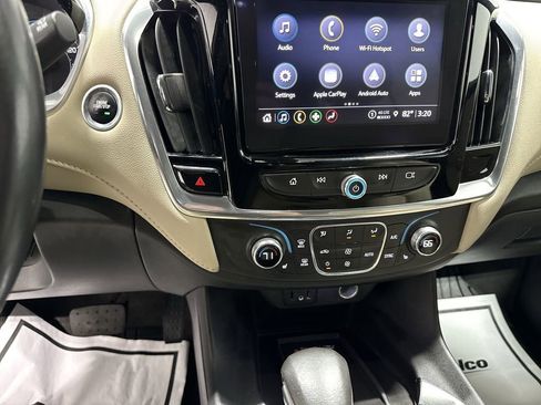 Used 2022 Chevrolet Traverse LT image 17