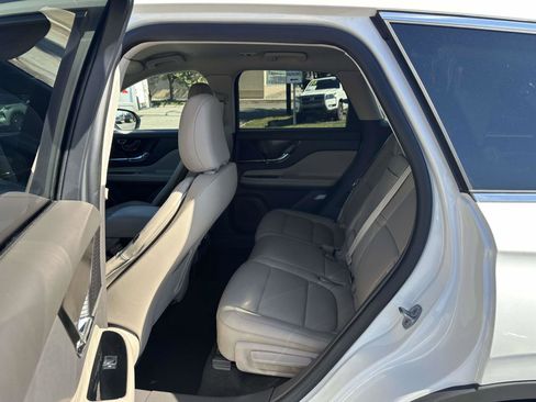 Used 2022 Lincoln Corsair Standard w/ Equipment Group 101A image 12