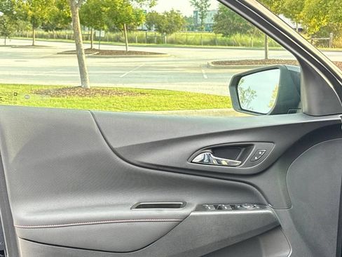 Used 2023 Chevrolet Equinox RS FWD image 3