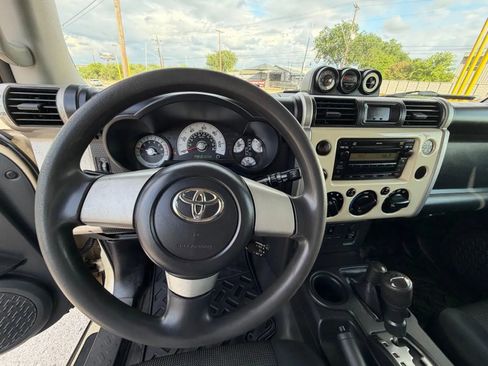 Used 2009 Toyota FJ Cruiser 4WD image 7