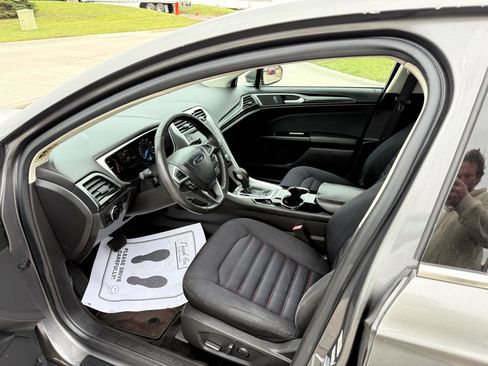 Used 2014 Ford Fusion SE w/ Equipment Group 201A image 12