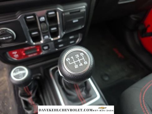 Used 2019 Jeep Wrangler Unlimited Rubicon w/ Dual Top Group AWD/4WD image 23