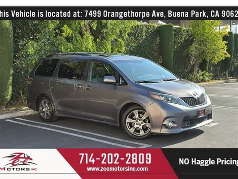 Used 2017 Toyota Sienna SE Premium w/ Cargo Management Package FWD image 1