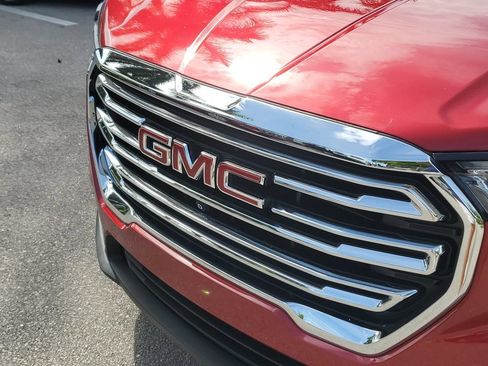 Used 2023 GMC Terrain SLT w/ Tech Package FWD image 9