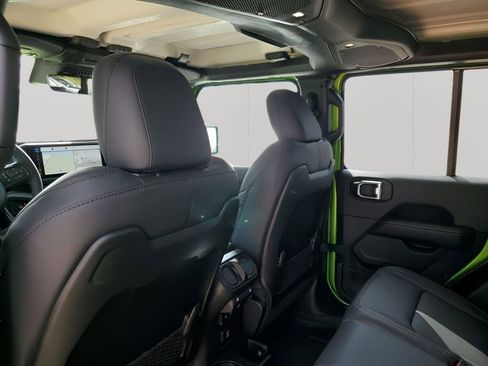 New 2025 Jeep Gladiator Sport image 18