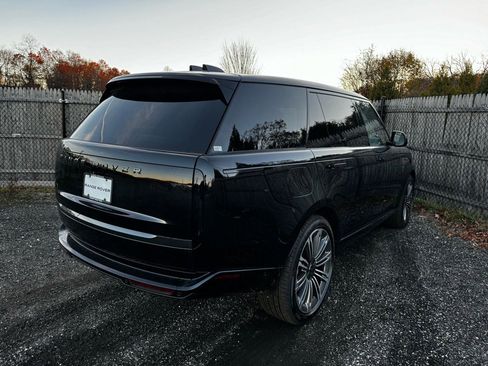 New 2025 Land Rover Range Rover Long Wheelbase SE image 7