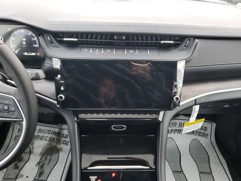 New 2026 Jeep Grand Cherokee Altitude AWD/4WD image 19
