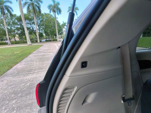 Used 2021 Chrysler Voyager Lxi FWD image 57