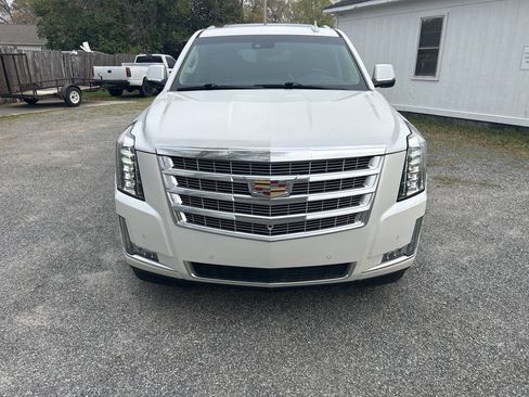 Used 2017 Cadillac Escalade ESV Premium Luxury image 8