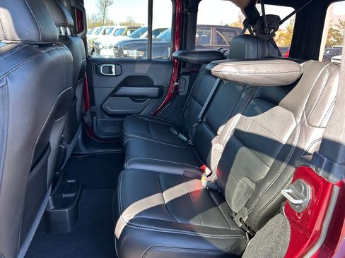 Used 2021 Jeep Wrangler Unlimited Sahara image 22