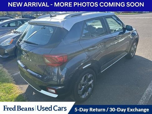 Used 2023 Hyundai Venue Limited w/ Cargo Package image 12