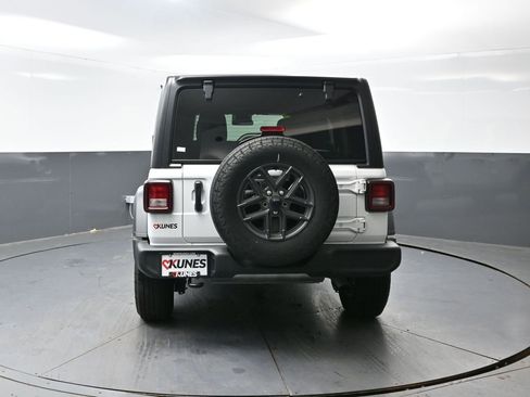 Used 2025 Jeep Wrangler Unlimited Sport AWD/4WD image 13