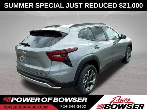 Used 2024 Chevrolet Trax LT w/ Driver Confidence Package FWD image 8