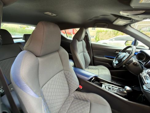 Used 2020 Toyota C-HR XLE FWD image 23