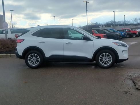 Certified 2022 Ford Escape SE image 9