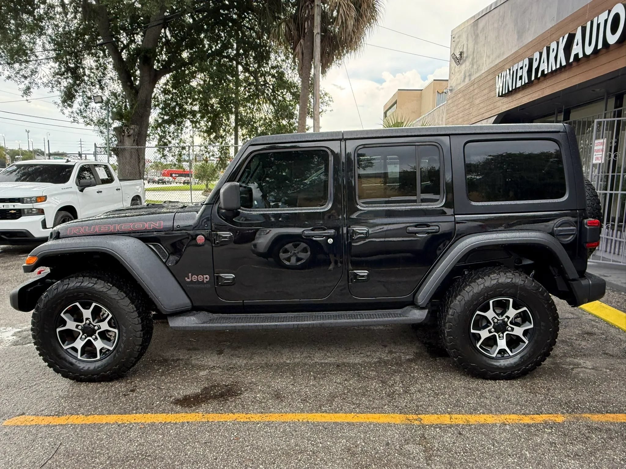 Used 2022 Jeep Wrangler Unlimited Rubicon w/ LED Lighting Group AWD/4WD image 4