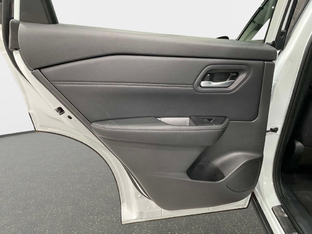 Used 2026 Nissan Rogue Dark Armor FWD image 16
