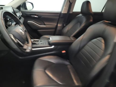 Used 2022 Toyota Highlander XLE image 17