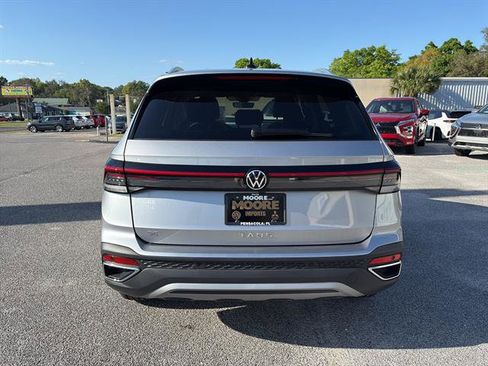 New 2026 Volkswagen Taos SE FWD image 7