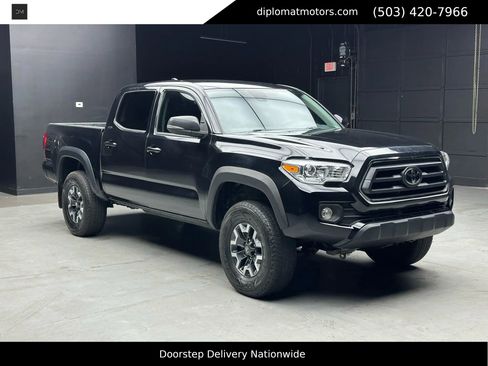 Used 2021 Toyota Tacoma SR5 w/ Trail Edition image 9