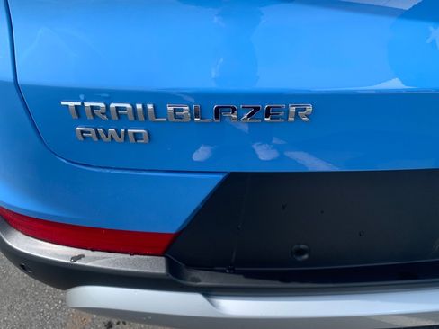 Used 2024 Chevrolet TrailBlazer LT w/ LT Cold Weather Package image 4